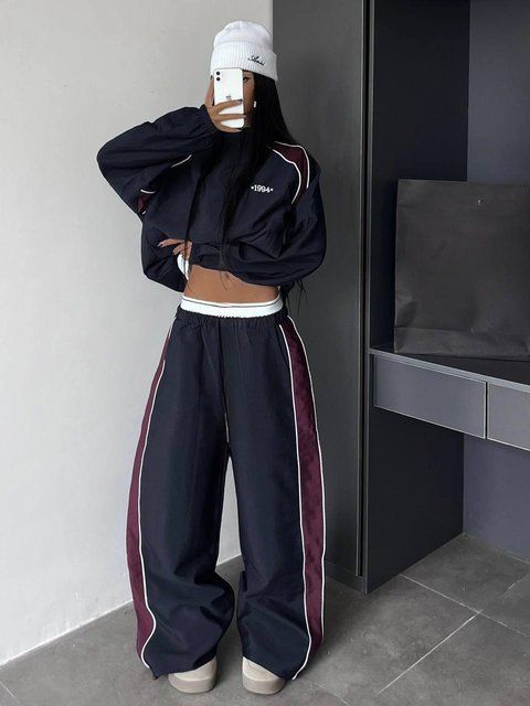 Жіночий спортивний костюм у стилі street style: куртка на підкладці з вишивкою 778 фото